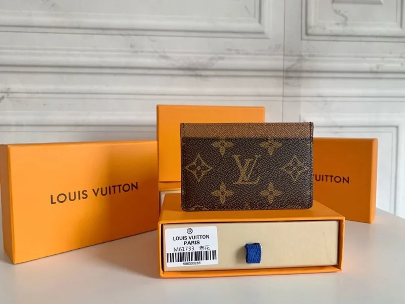LV Wallets-312