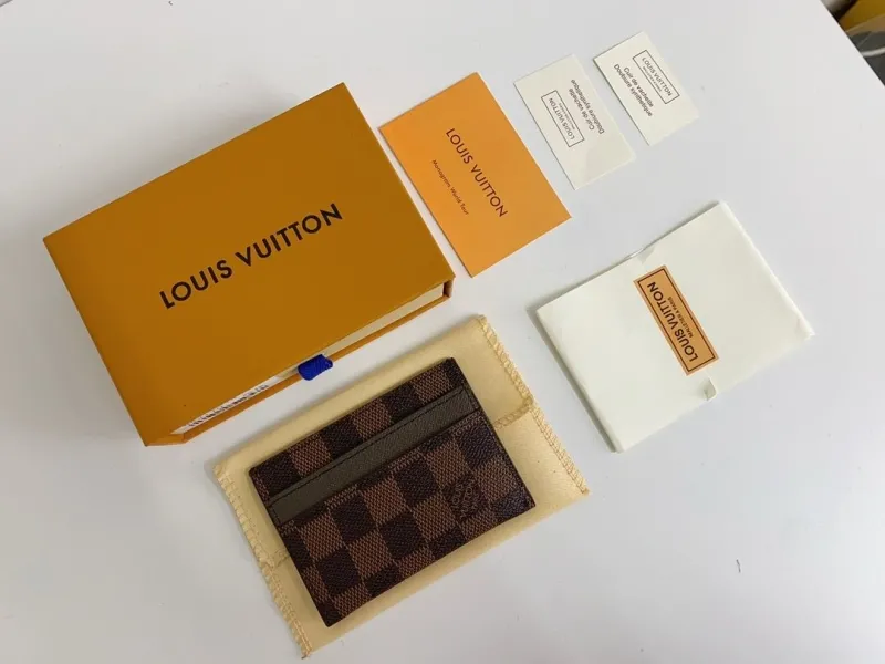 LV Wallets-314