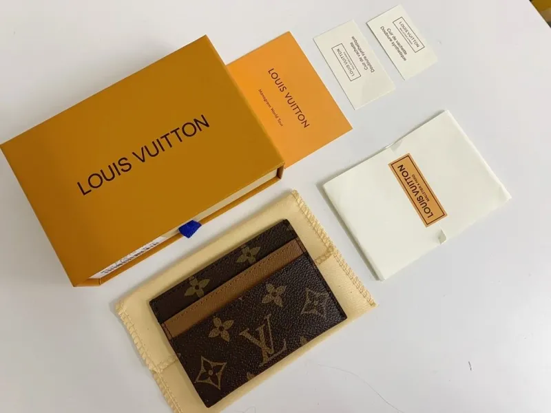 LV Wallets-315