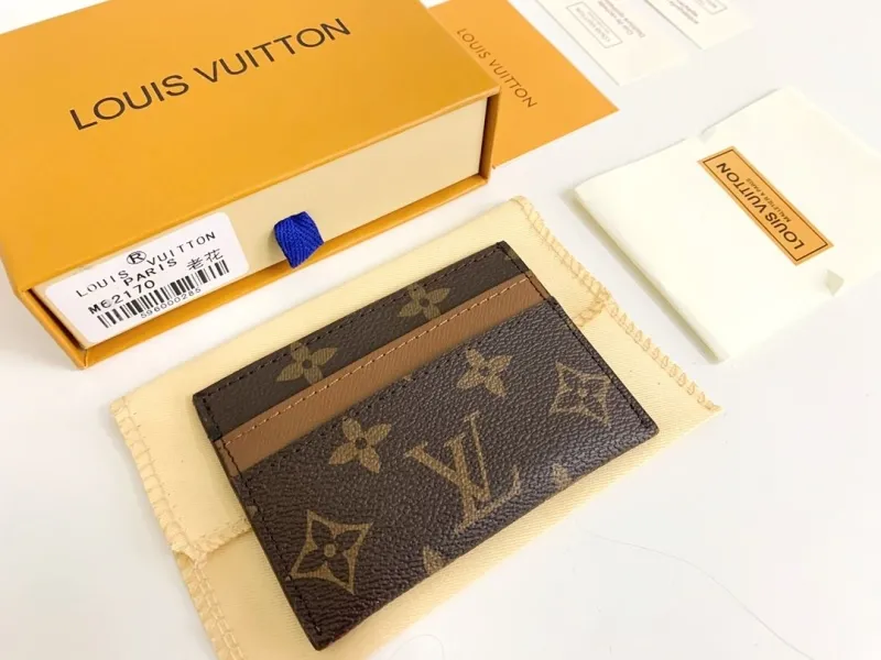Alternative view of LV Wallets-315