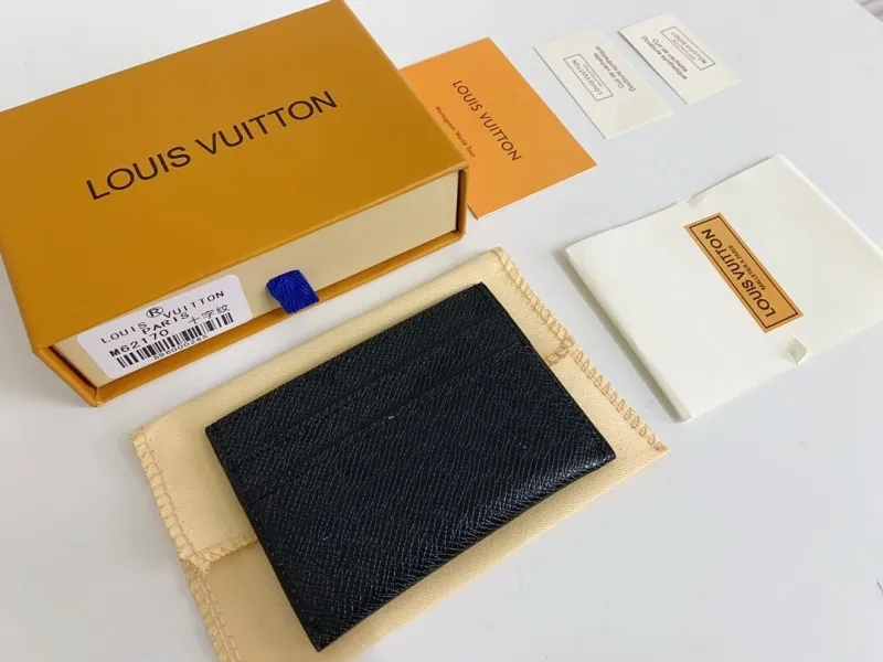 Alternative view of LV Wallets-316
