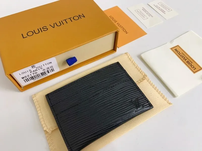 Alternative view of LV Wallets-317