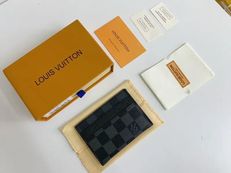 LV Wallets-318