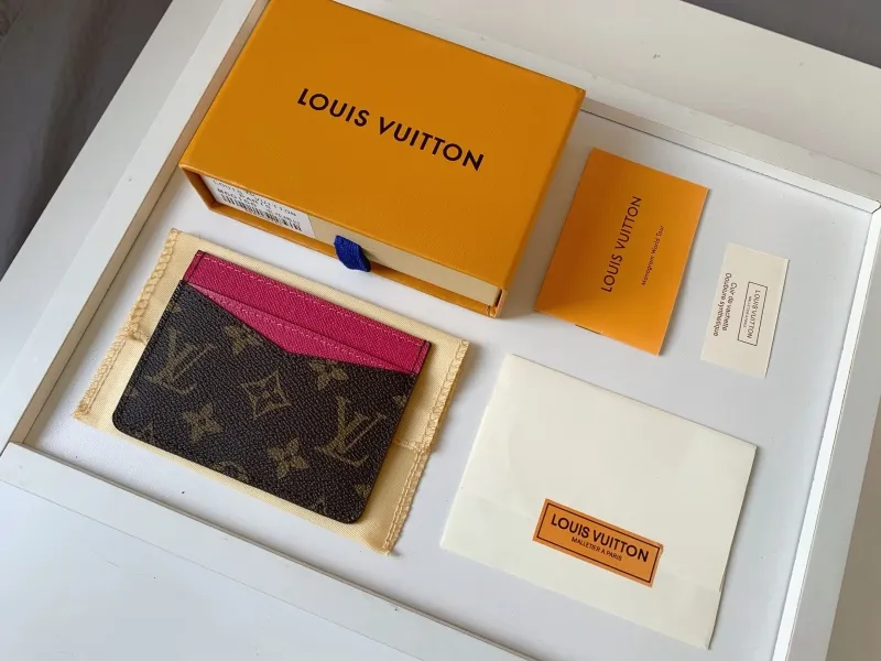 LV Wallets-320