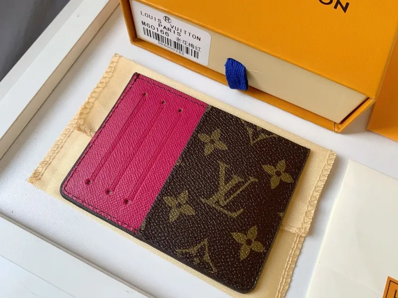 Alternative view of LV Wallets-320