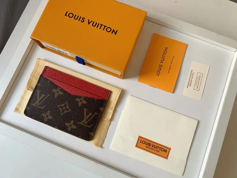 LV Wallets-321