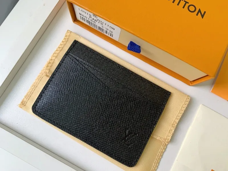 Alternative view of LV Wallets-323