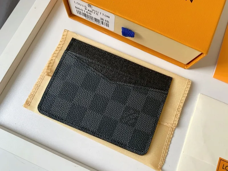 Alternative view of LV Wallets-325