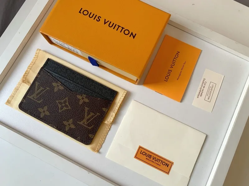 LV Wallets-327