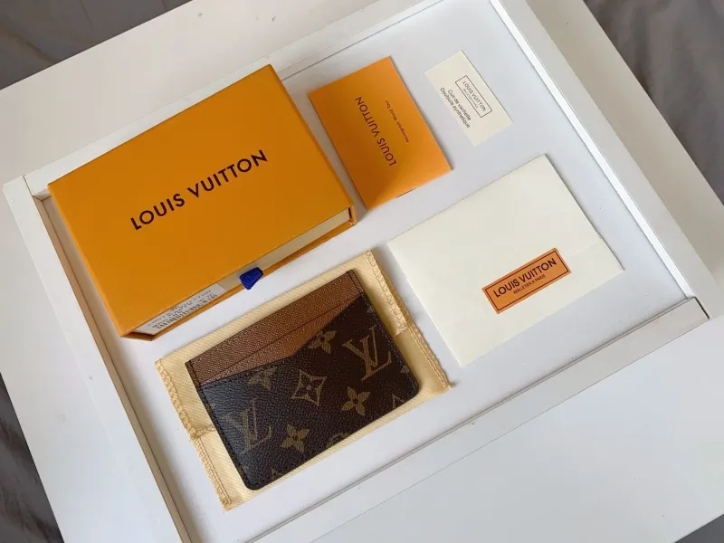 LV Wallets-329