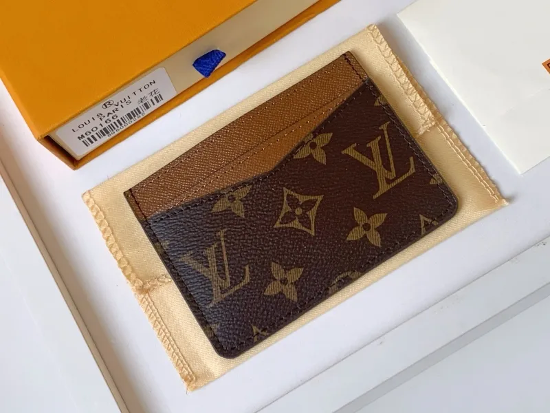 Alternative view of LV Wallets-329