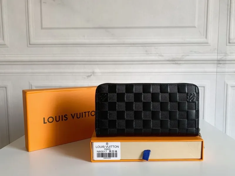 LV Wallets-330