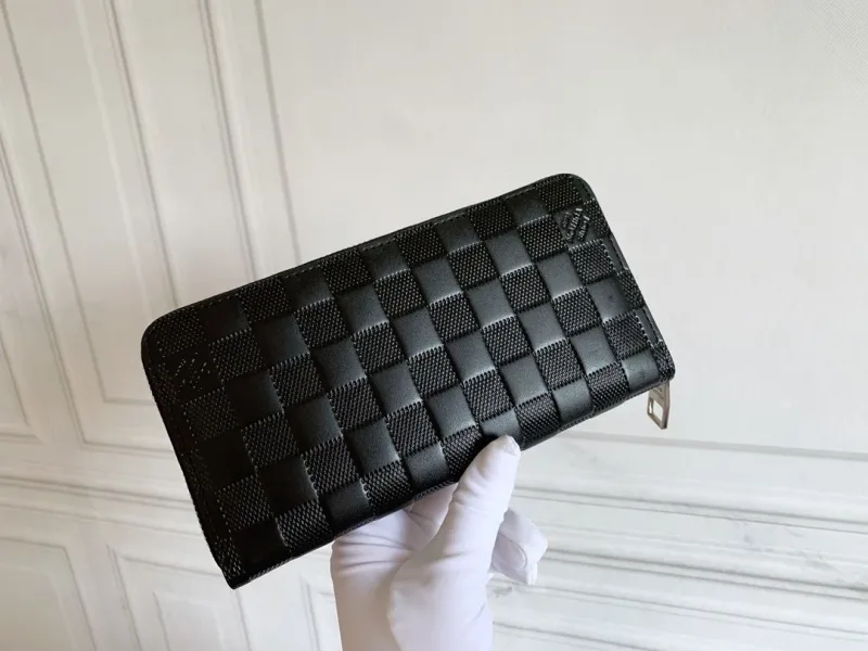 Alternative view of LV Wallets-330