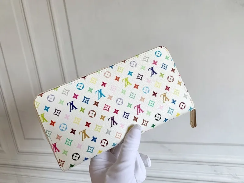 Alternative view of LV Wallets-332