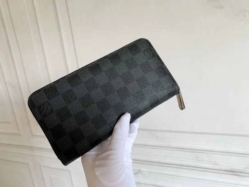 Alternative view of LV Wallets-335