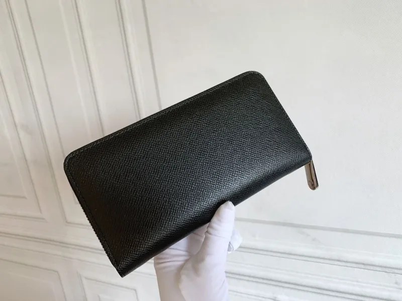 Alternative view of LV Wallets-336