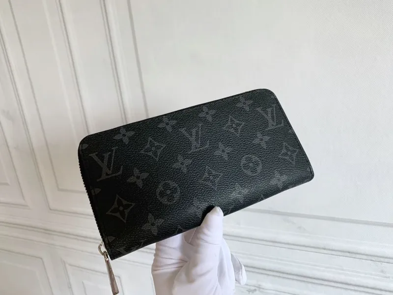 Alternative view of LV Wallets-338