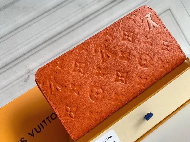 Alternative view of LV Wallets-340