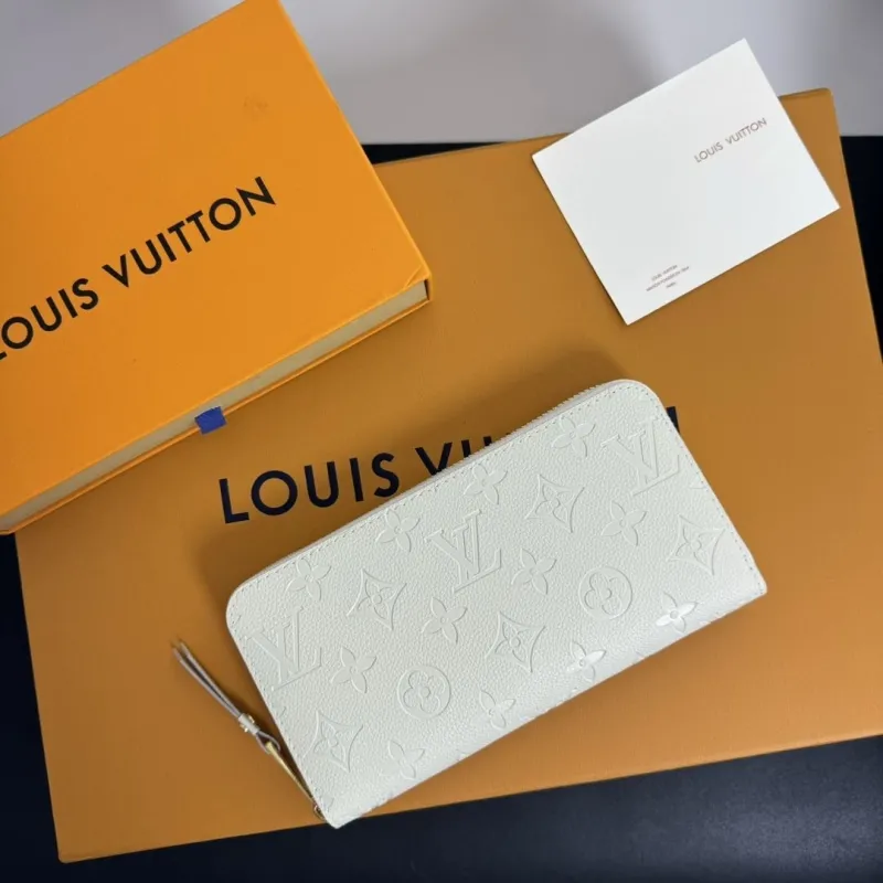 Alternative view of LV Wallets-350