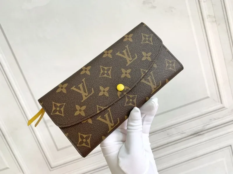 Alternative view of LV Wallets-352