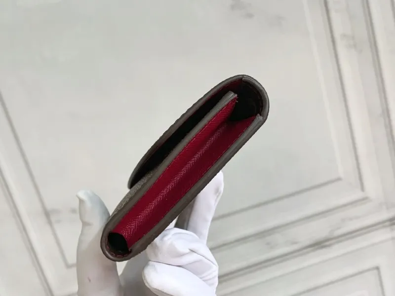 Alternative view of LV Wallets-356