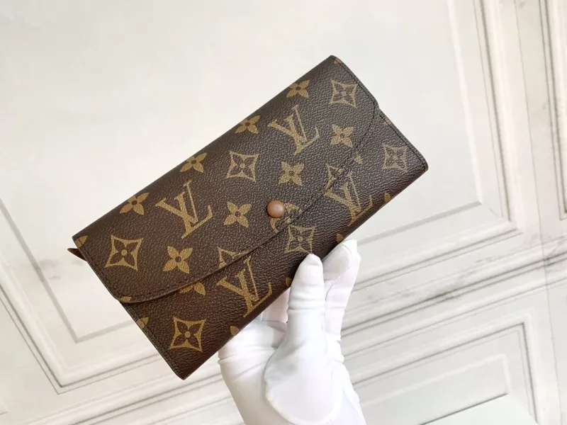 Alternative view of LV Wallets-360