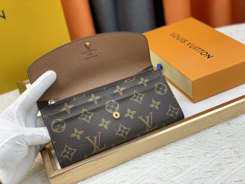 LV Wallets-364