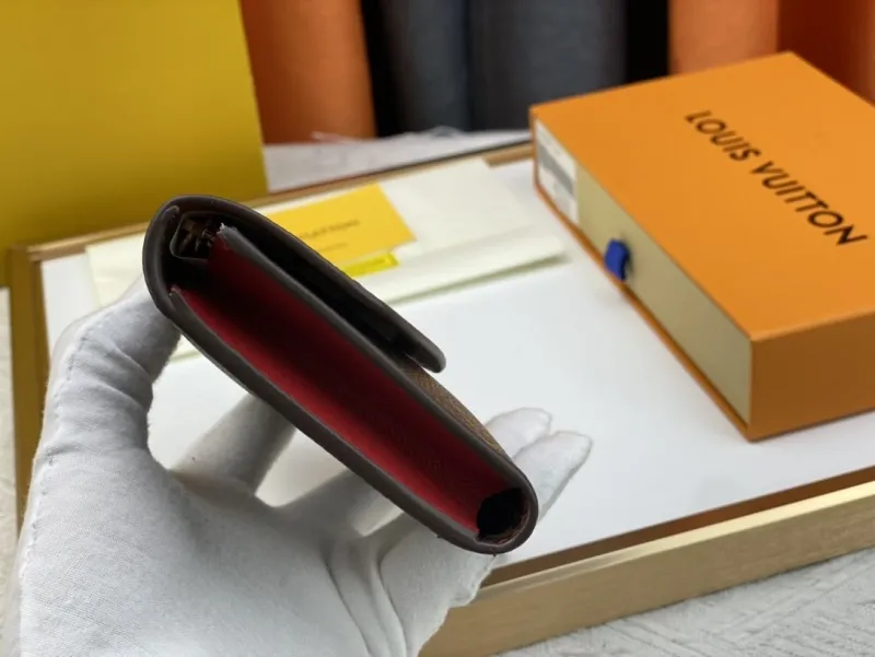 Alternative view of LV Wallets-365