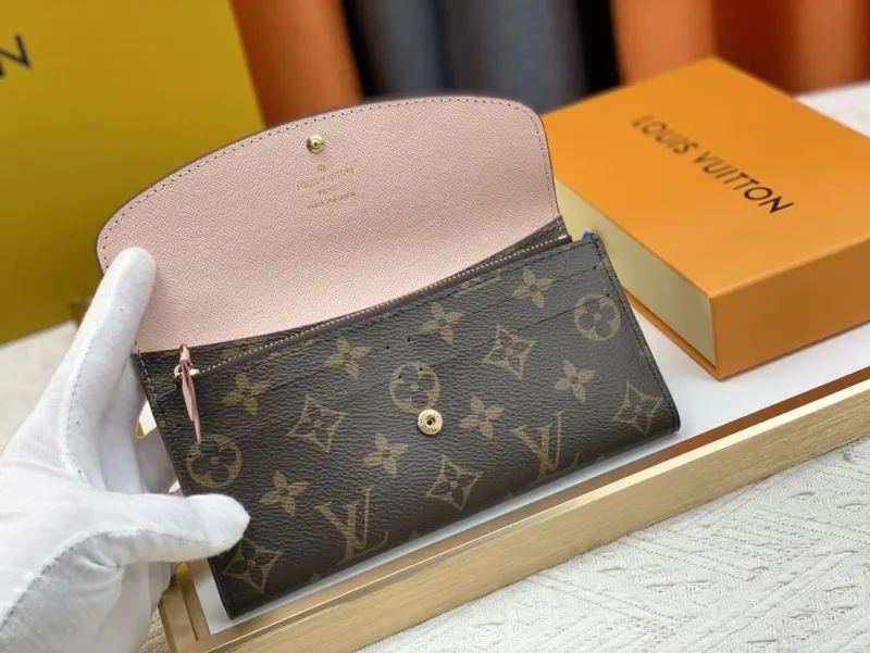 LV Wallets-366