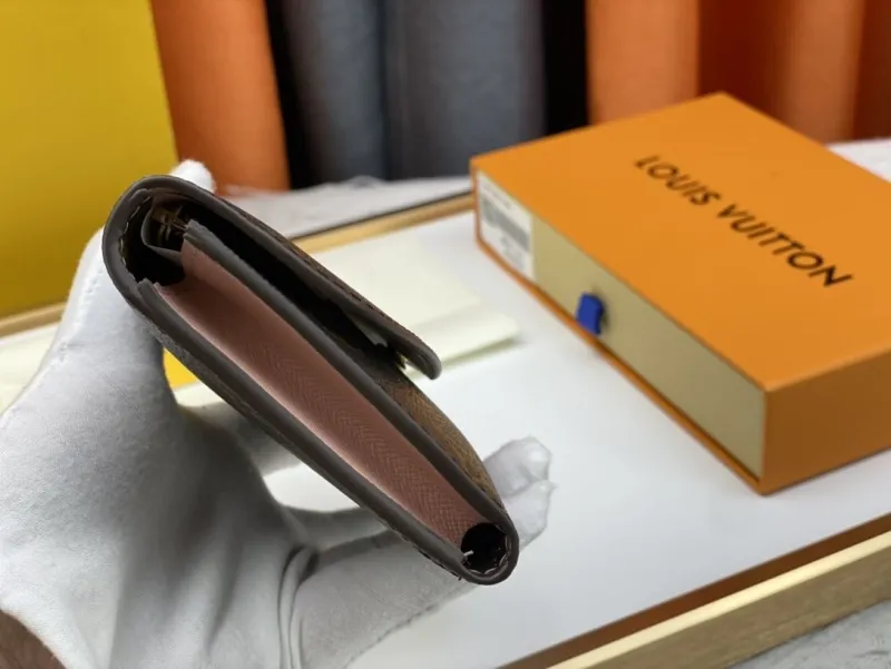 Alternative view of LV Wallets-366