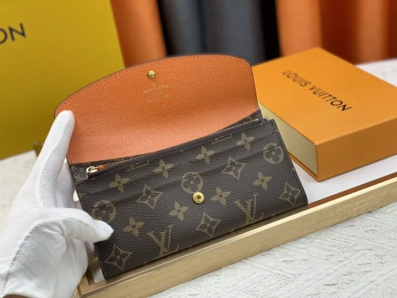 LV Wallets-368