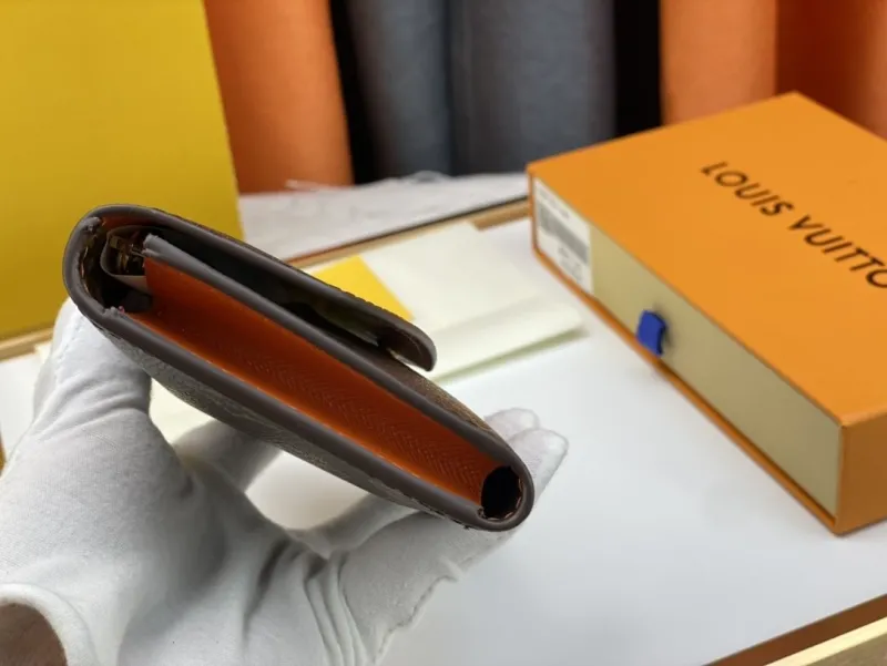 Alternative view of LV Wallets-368