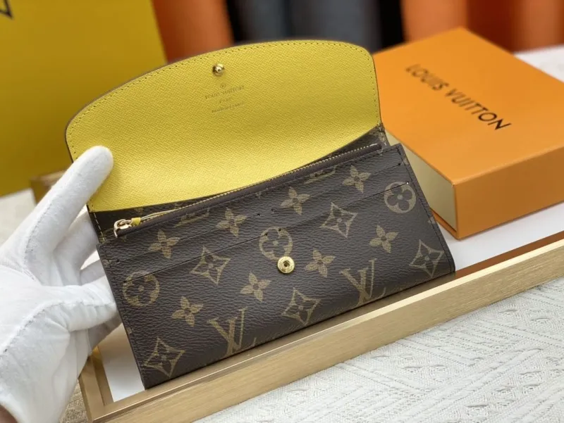 LV Wallets-370
