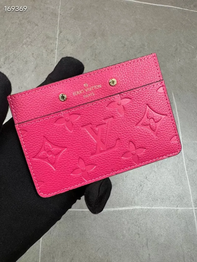 LV Wallets-385