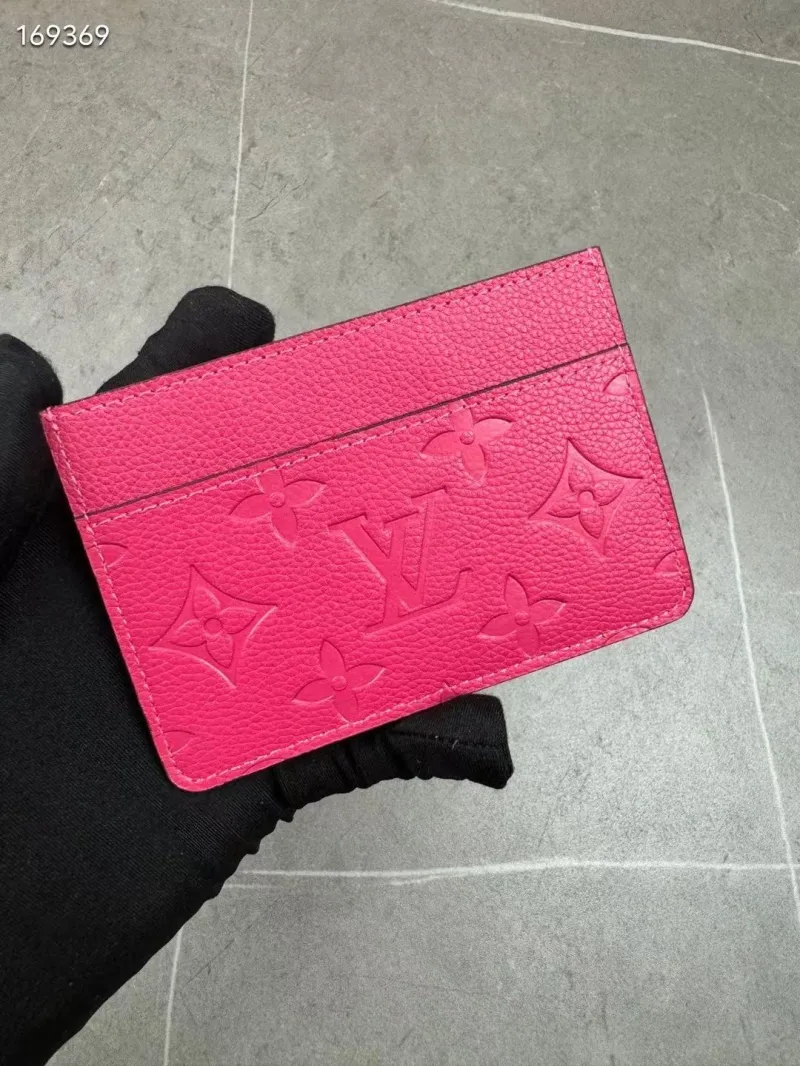 Alternative view of LV Wallets-385