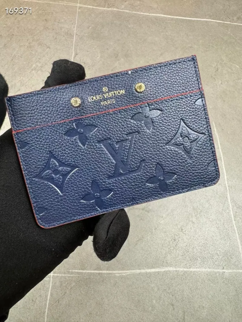 LV Wallets-387