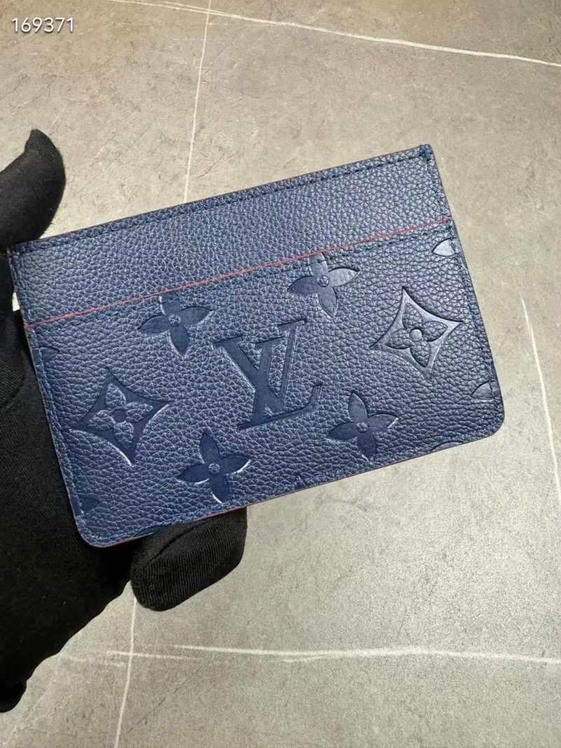 Alternative view of LV Wallets-387