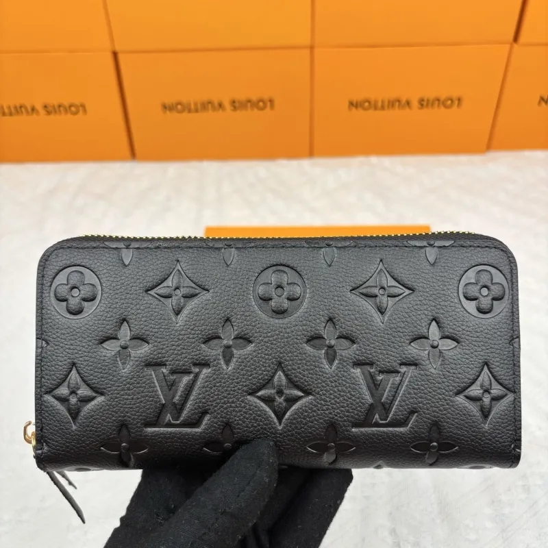 LV Wallets-392