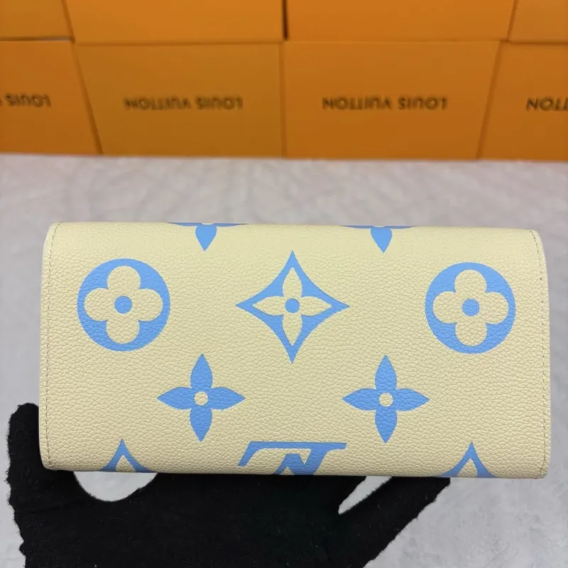 Alternative view of LV Wallets-393