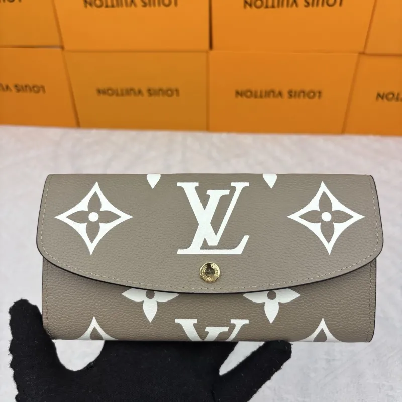 LV Wallets-395