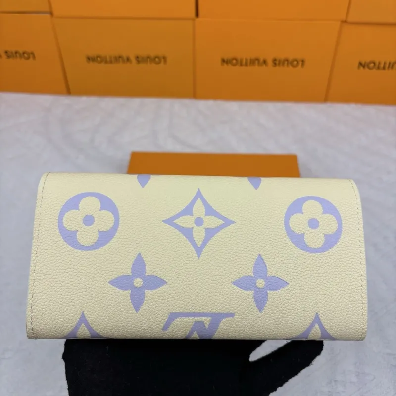 Alternative view of LV Wallets-397