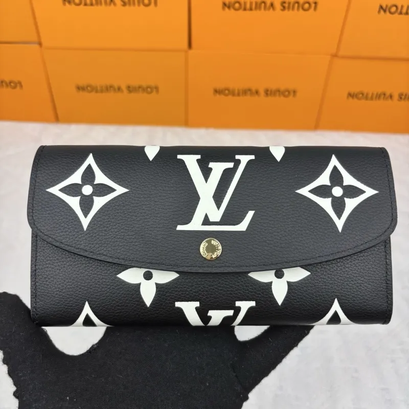 LV Wallets-398