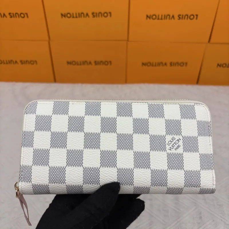 LV Wallets-400