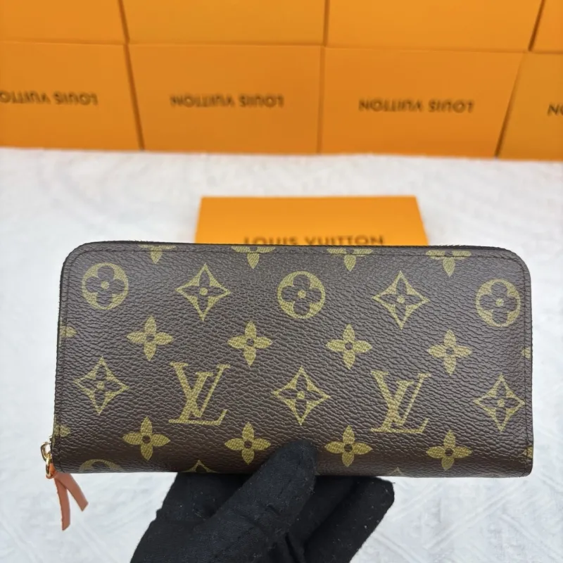 LV Wallets-403