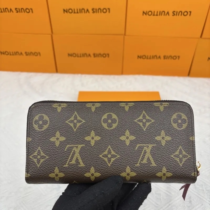 Alternative view of LV Wallets-404