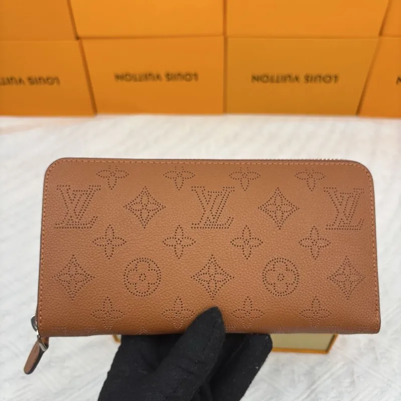 LV Wallets-409
