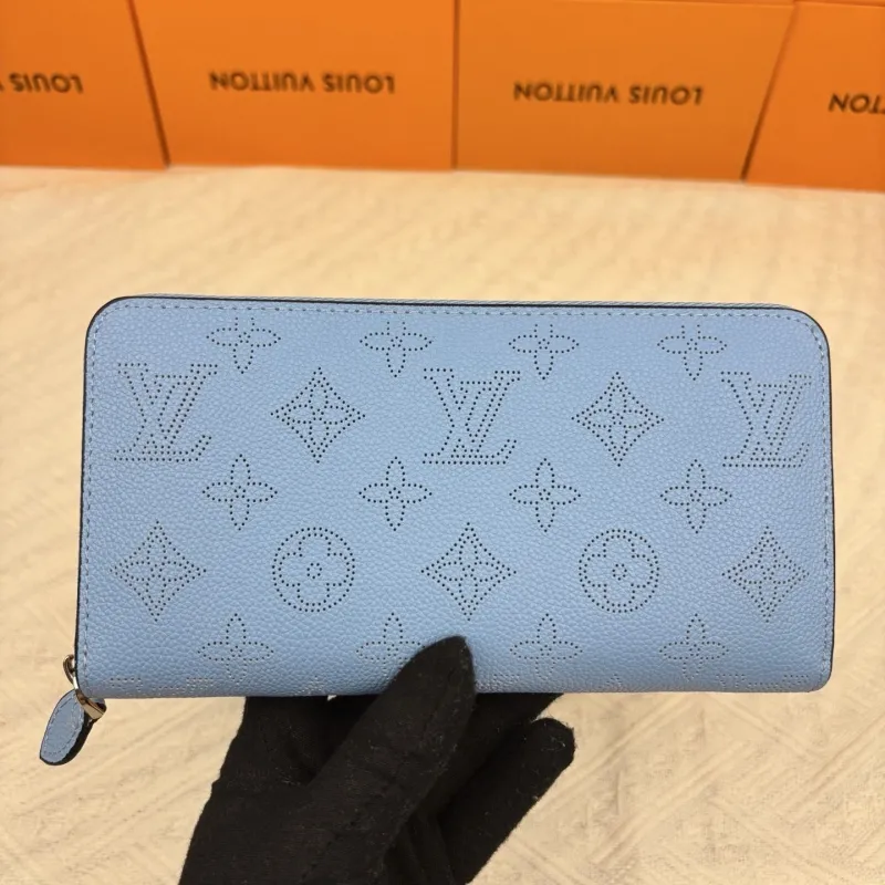 LV Wallets-410