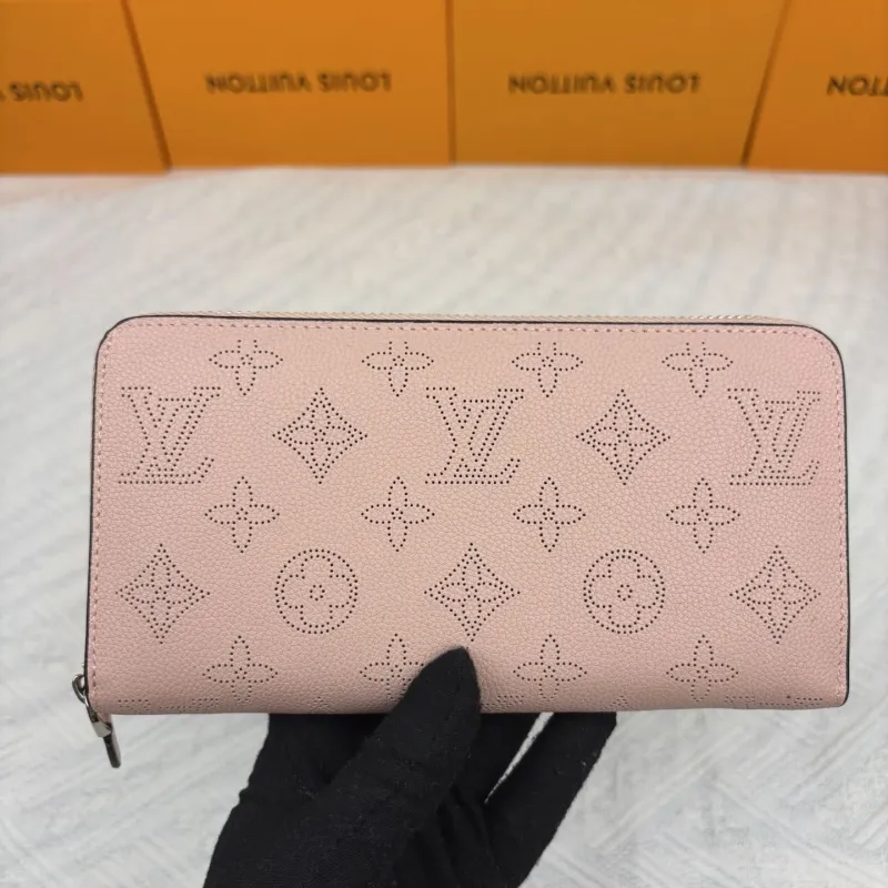 LV Wallets-412