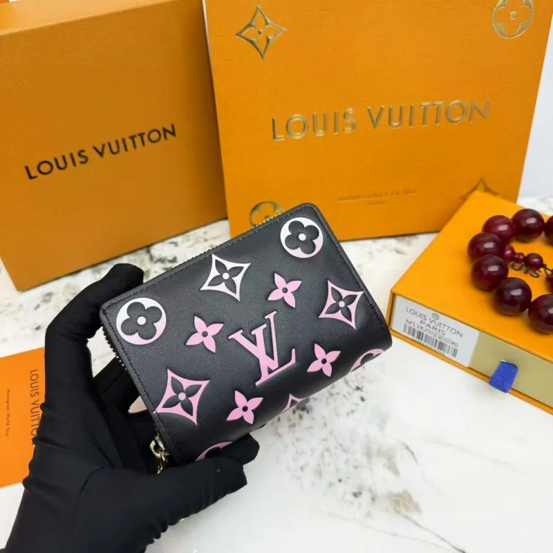 Alternative view of LV Wallets-416