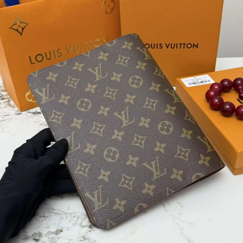 LV Wallets-418 - Image 3